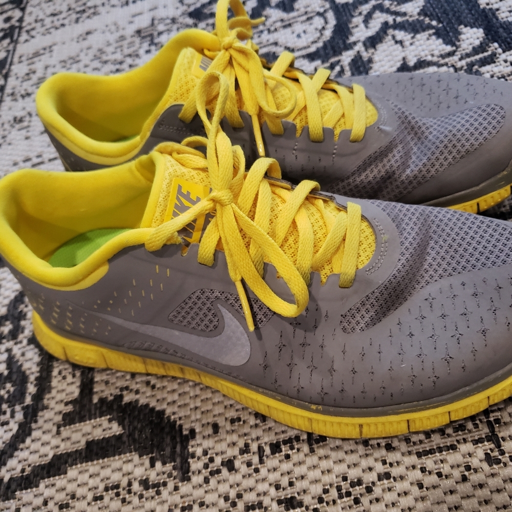 Nike tennis shoes